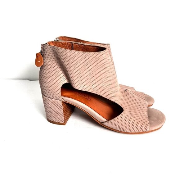 Gentle Souls by Kenneth Cole Charlene Peep-Toe - Picture 7 of 8